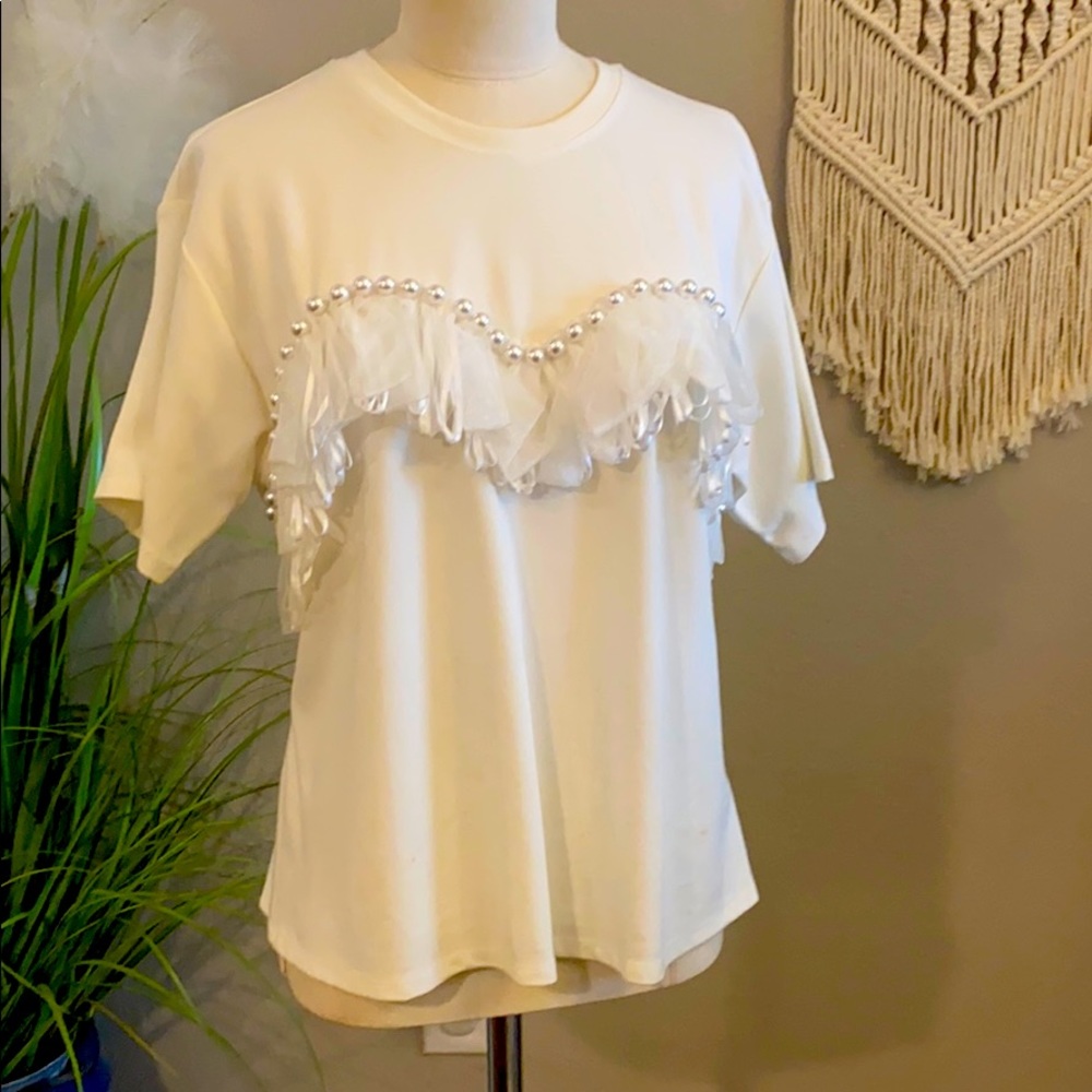 White ribbons and pearls tshirt (never worn)